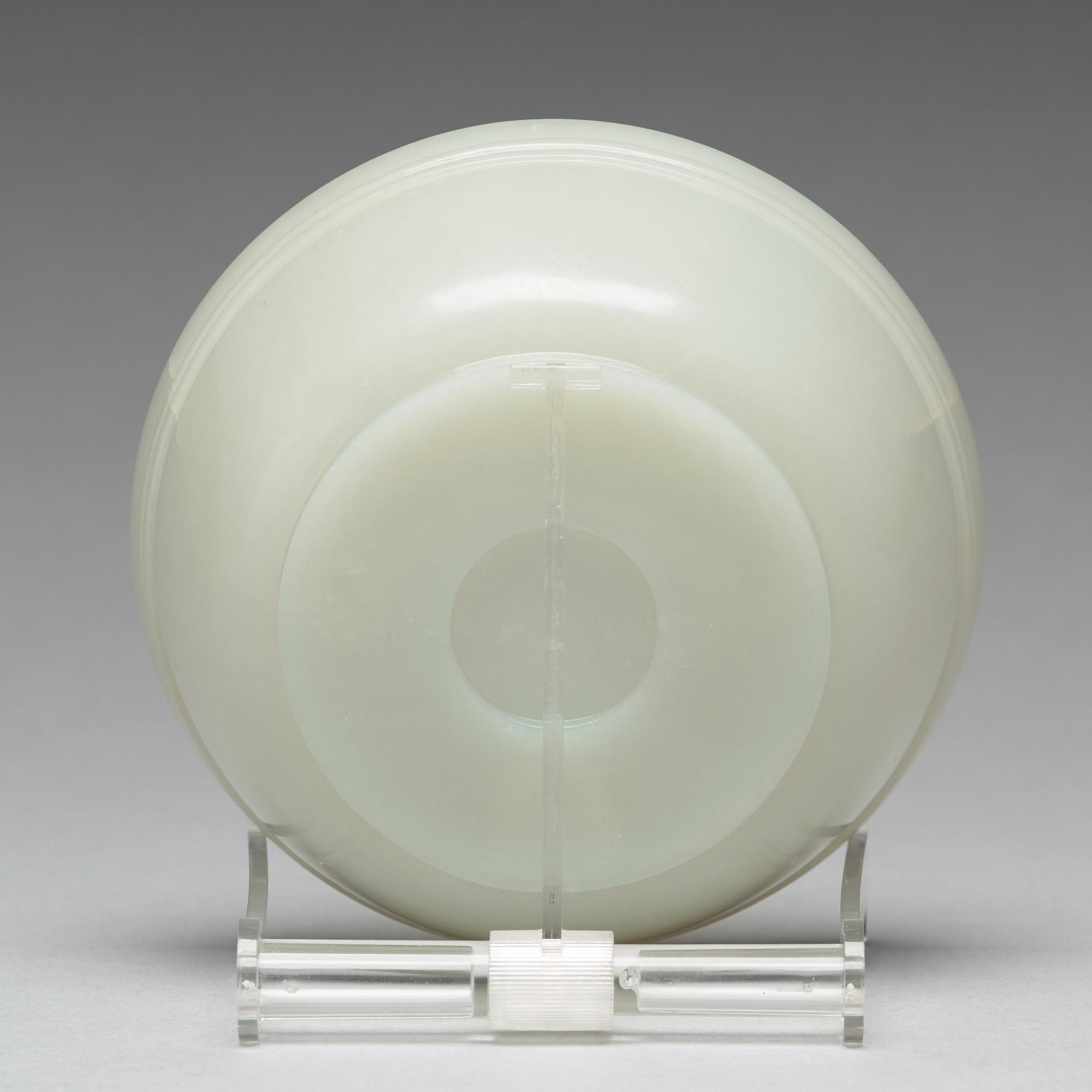 A nephrite bowl, Qing dynasty, circa 1900.