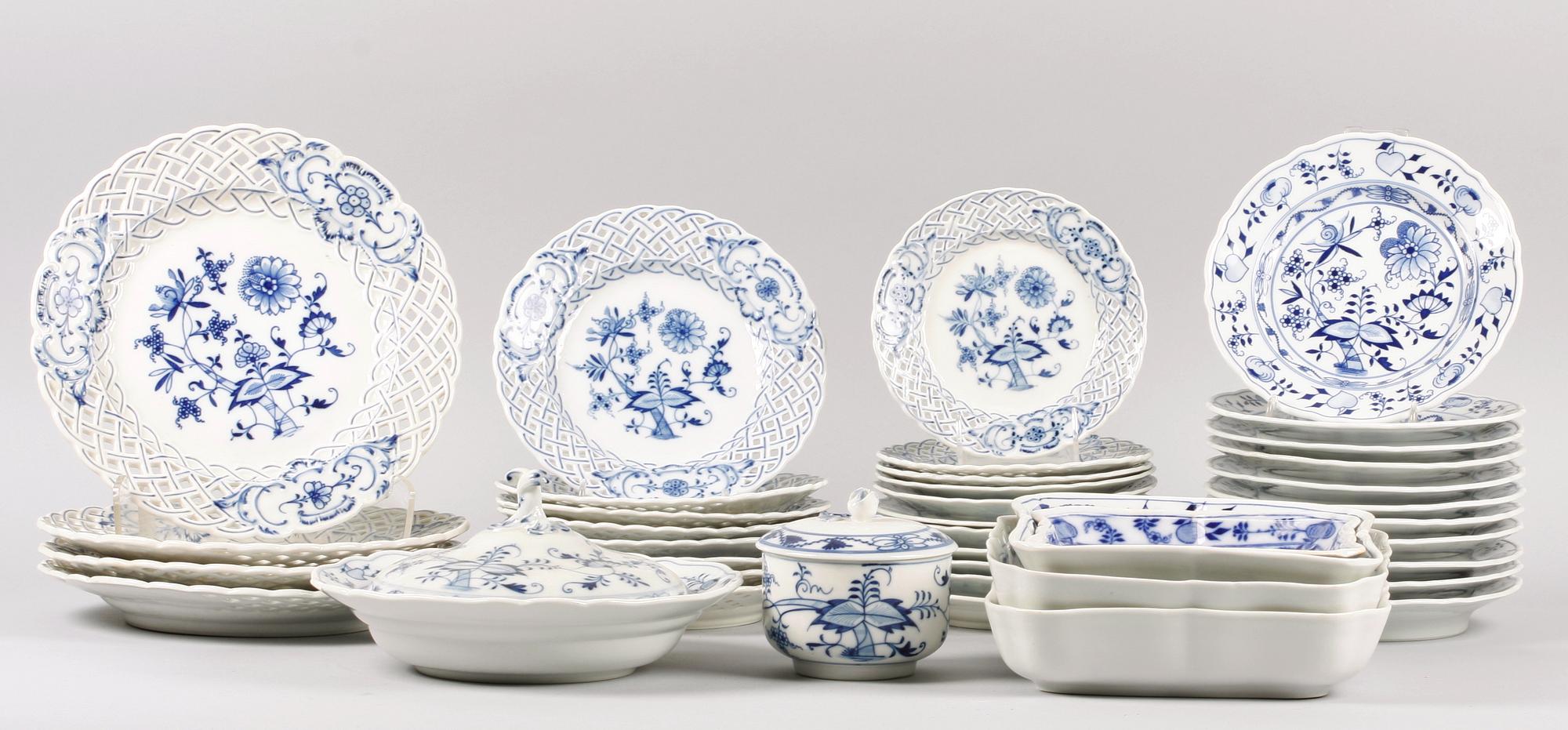 MATSERVIS, 97 delar. Porslin. Meissen-kopia.