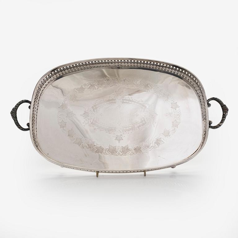 Bricka, försilvrad, England.