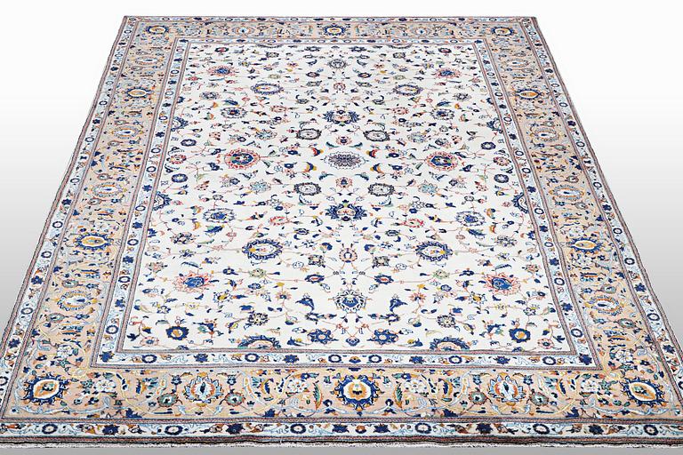 A carpet, Kashan, ca 359 x 238 cm.