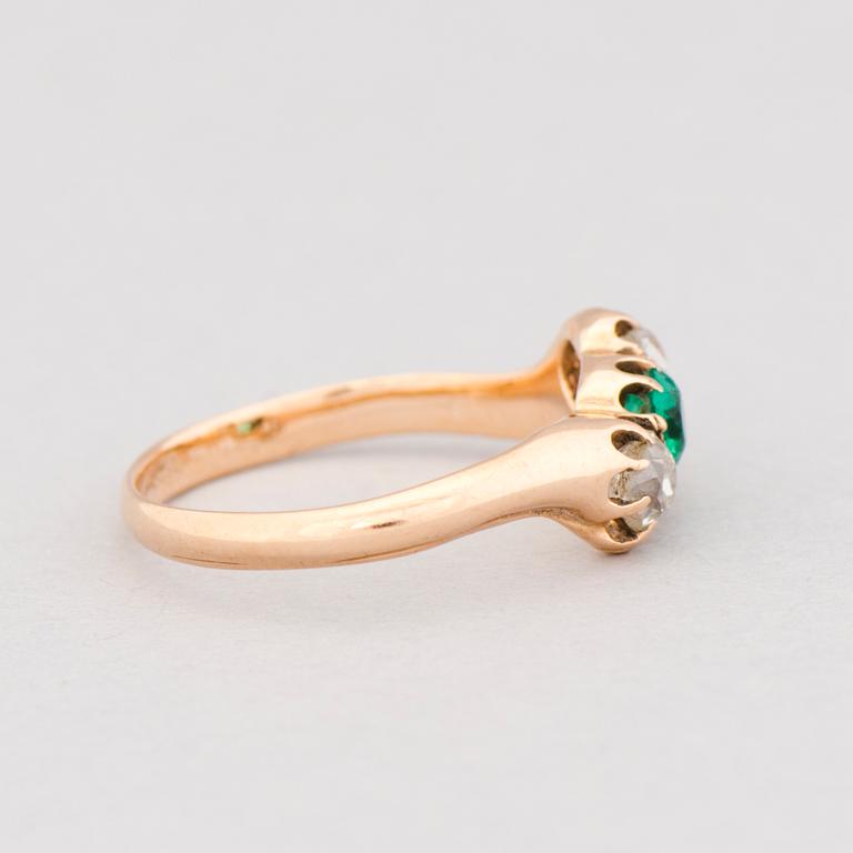 RING, smaragd, gammalslipade diamanter, 14K guld.