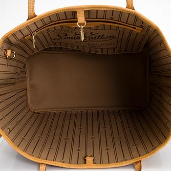 Louis Vuitton, a Monogram Canvas 'Neverfull MM' bag.