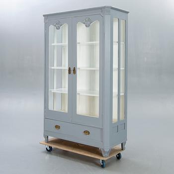 An early 1900s display cabinet.