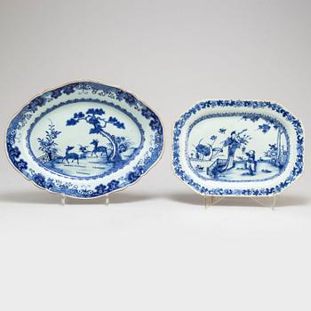 SERVERINGSFAT/STEKFAT, två stycken, kompaniporslin. Qingdynastin, Qianlong (1736-95).