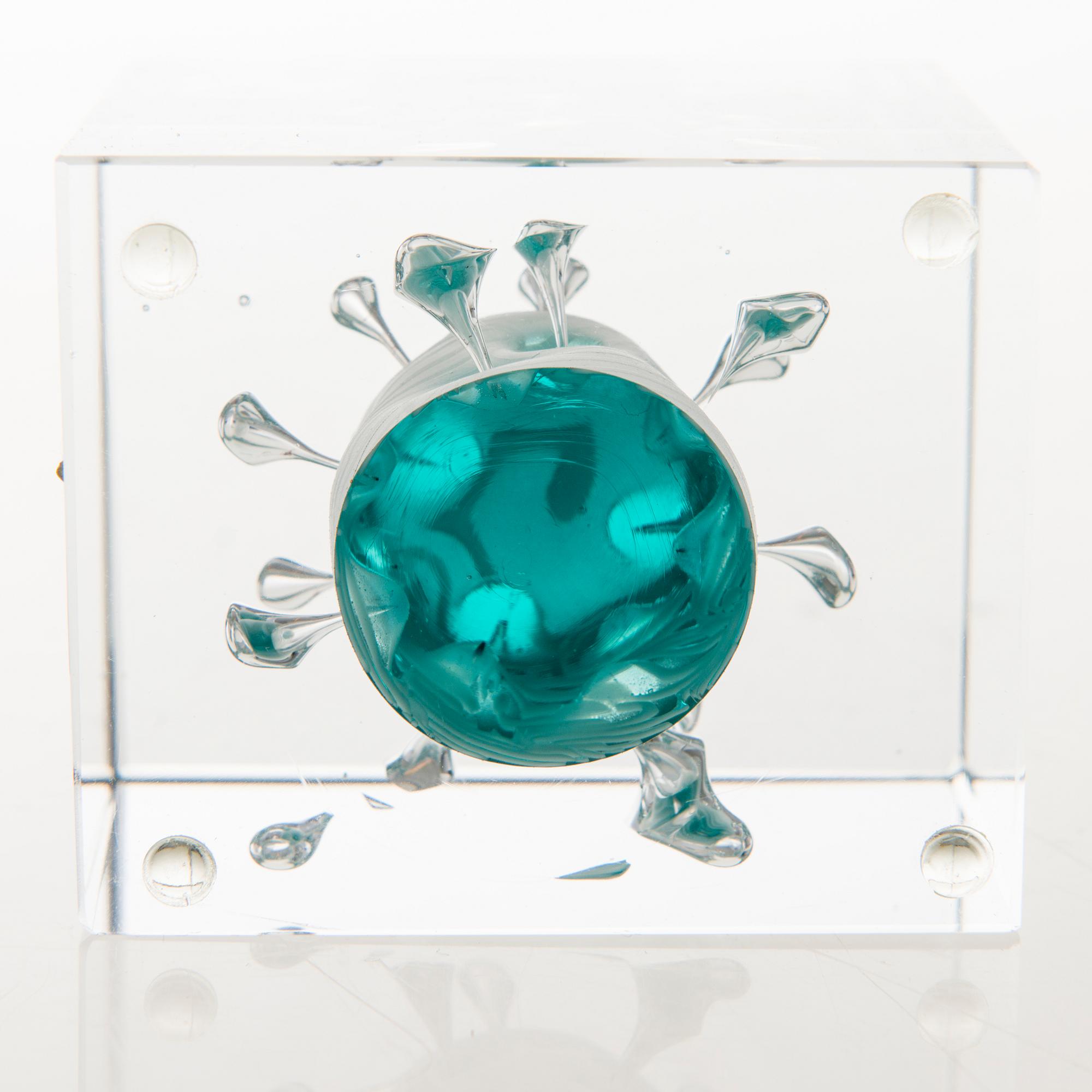 OIVA TOIKKA, AN ANNUAL CUBE, glass, signed Oiva Toikka Nuutajärvi marked 117.