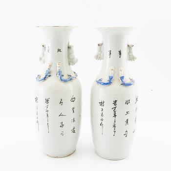 A set of two Chinese vases, 20th century.