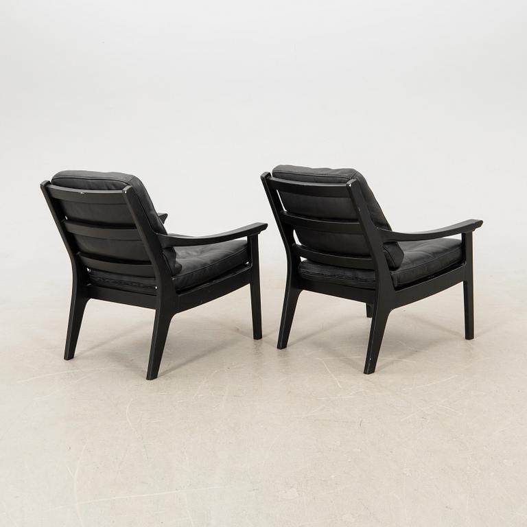 Armchairs, a pair of modern manufacture.