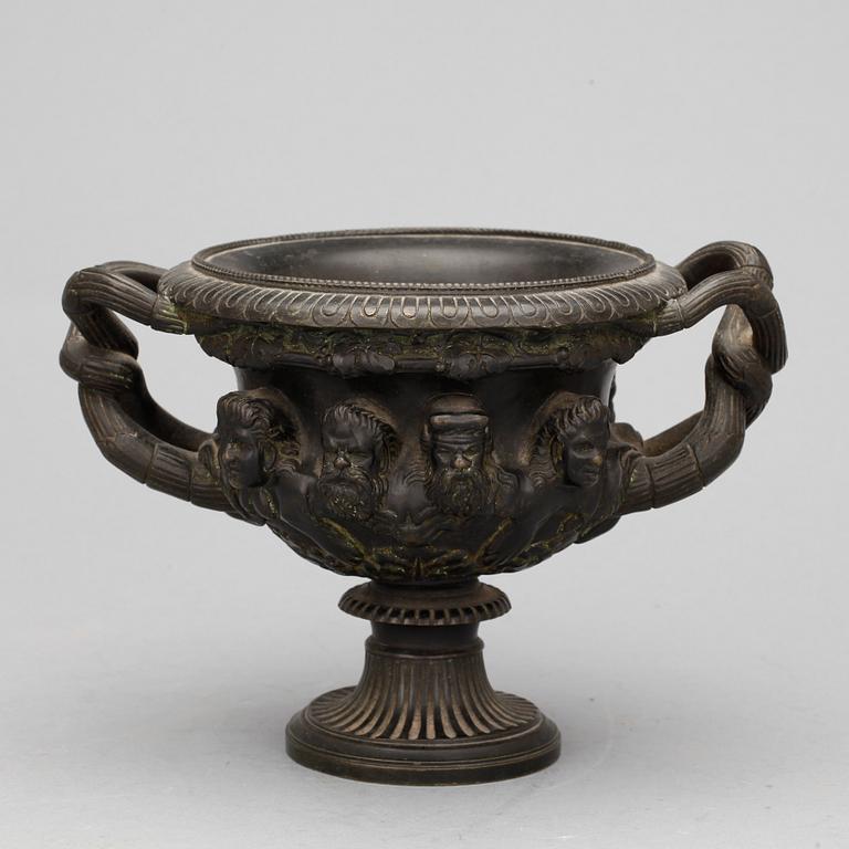 URNA, brons, antikiserande, 1900-talets första hälft.