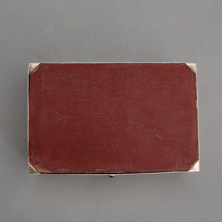 CIGARRSKRIN, silver, AGD, Stockholm, 1917. Vikt ca 849 cm.