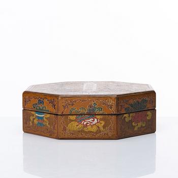 A Chinese lacquer treasure/curio box with cover, Qing dynasty with Qianlong mark to cover.