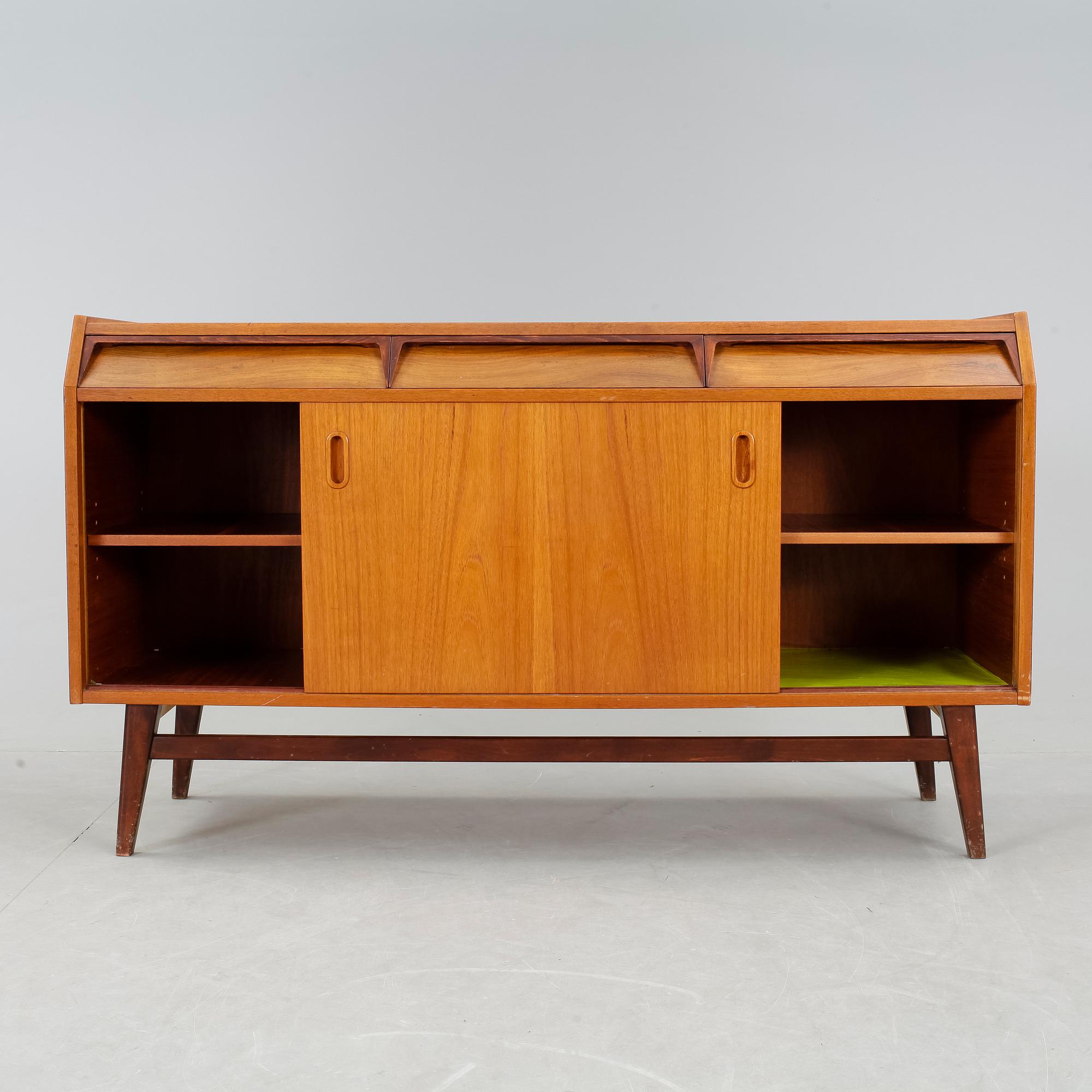 SIDEBOARD, Björsta Snickerifabrik AB, omkring 1900-talets mitt.