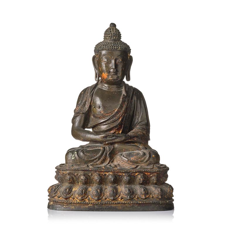 A large gilt lacquered figure of Buddha, Ming dynasty (1368-1644).