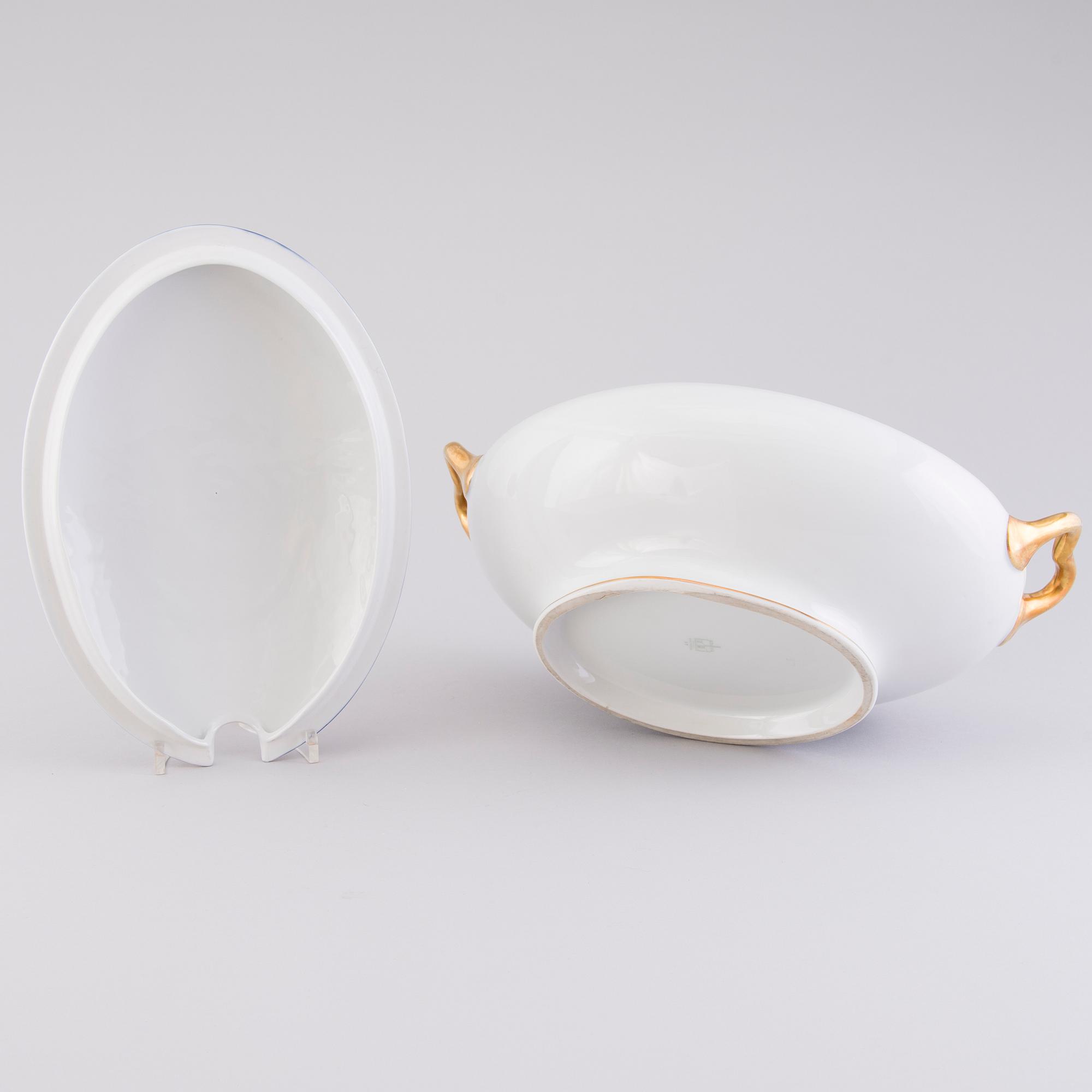 A 70-pcs set of dinnerware and for coffee, Arabia Finland 1932-1949.