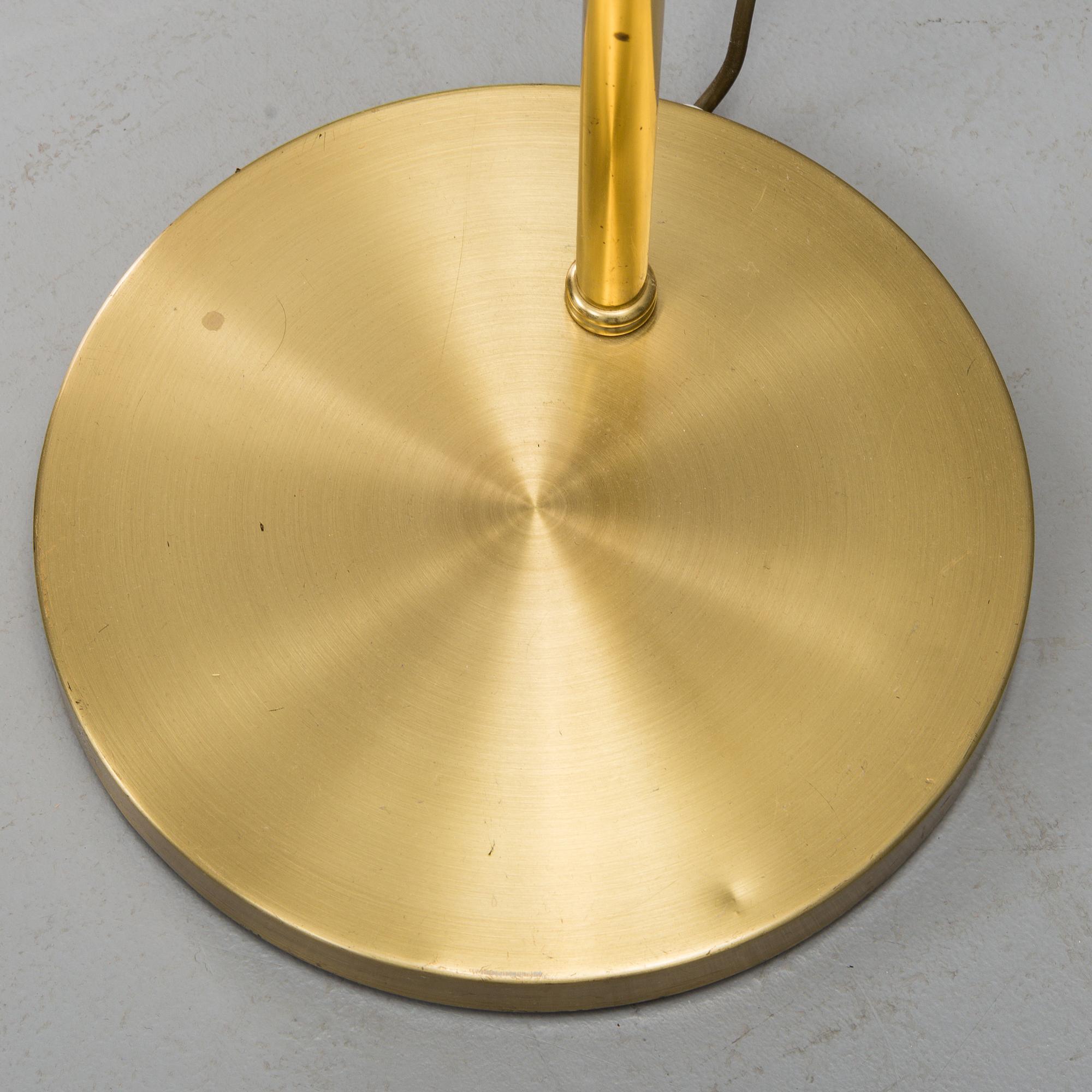 GOLVLAMPOR, ett par, 1900-talets andra hälft.