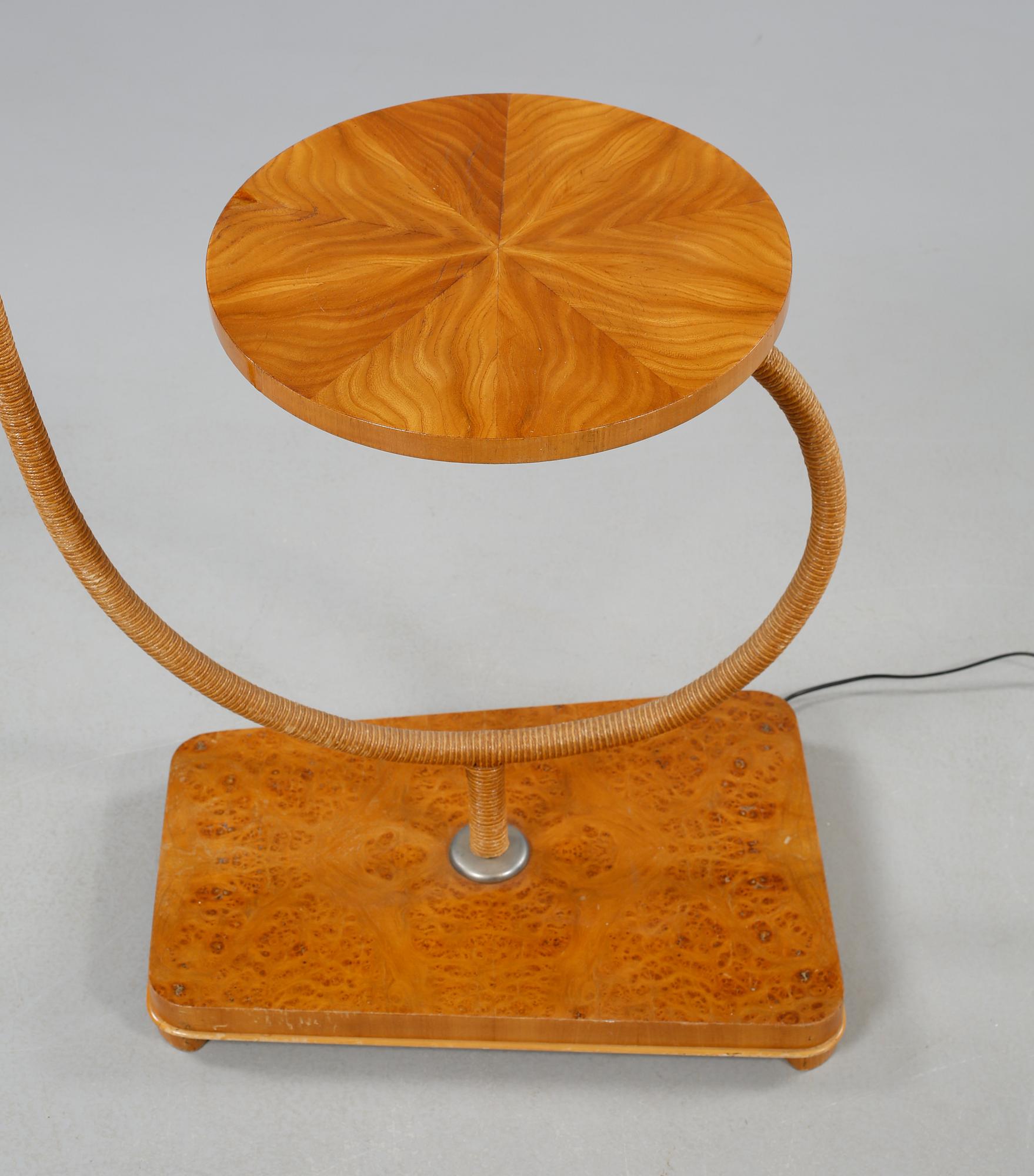 GOLVLAMPA, 1900-talet andra kvartal.