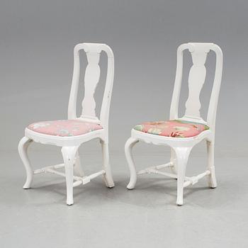 A set of four mid 1700s chairs (2+2).