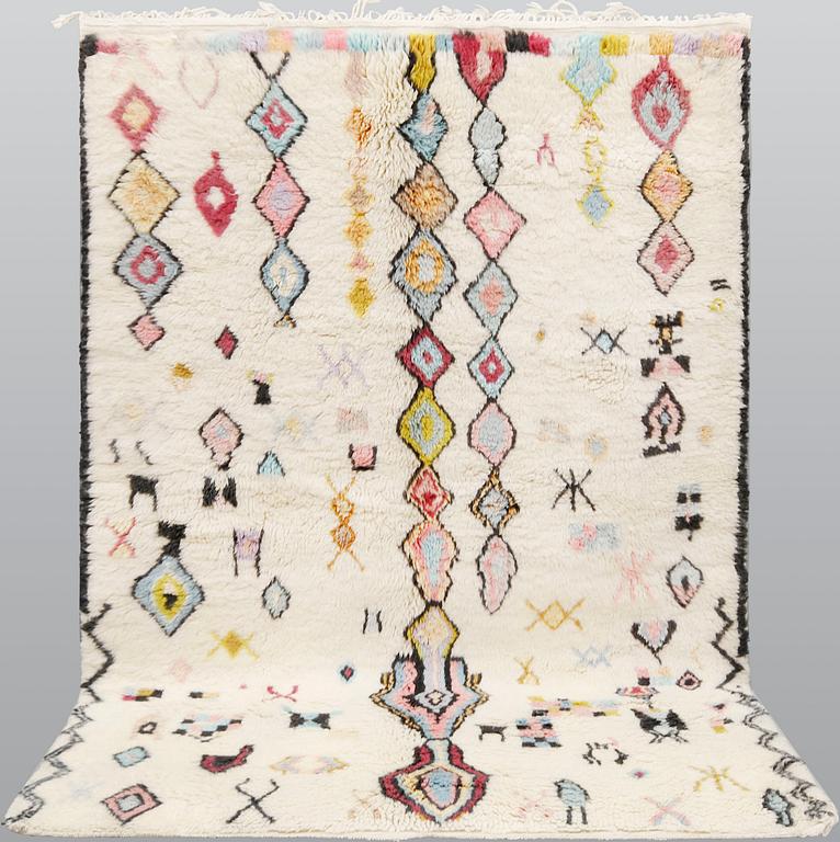 A Moroccan rug, approx. 253 x 166 cm.