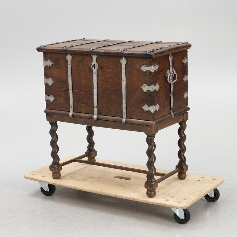 An 18th/19th Century Oak Casket.