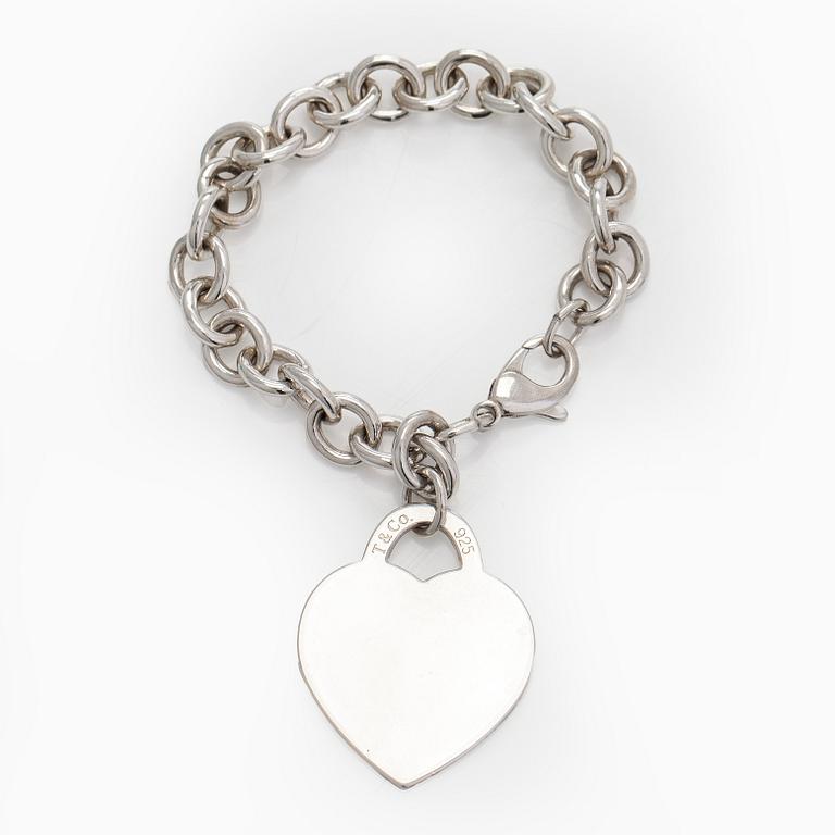 Tiffany & Co, a sterling silver "Return to Tiffany" bracelet.