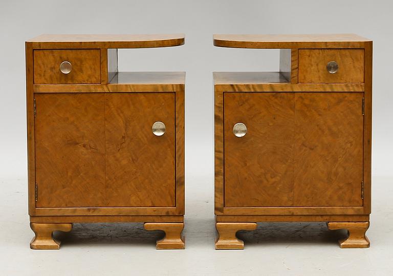 SÄNGBORD, 1 par, 1900-talets första hälft.