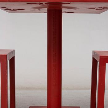 BORIS BERLIN/POUL CHRISTIANSEN, bord med två stolar, "Non", Komplot design, Källemo.