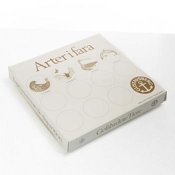 Paul Hoff, plates, 'Arter i fara', Gustavsberg (19 pieces).