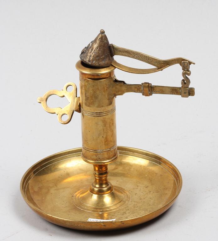 LJUSSTAKE MED SLÄCKNINGSANORDNING, mässing, Skultuna, 1900-tal.