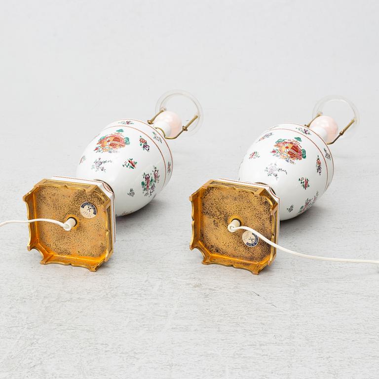 Bordslampor, ett par, Porcelaine de Paris, Frankrike, 1900-talets andra hälft.