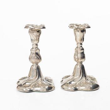 Ljusstakar, ett par, silver, rokokostil, Thorvald Marthinsen Sølvvarefabrik, Tönsberg, Norge, 1900-tal.