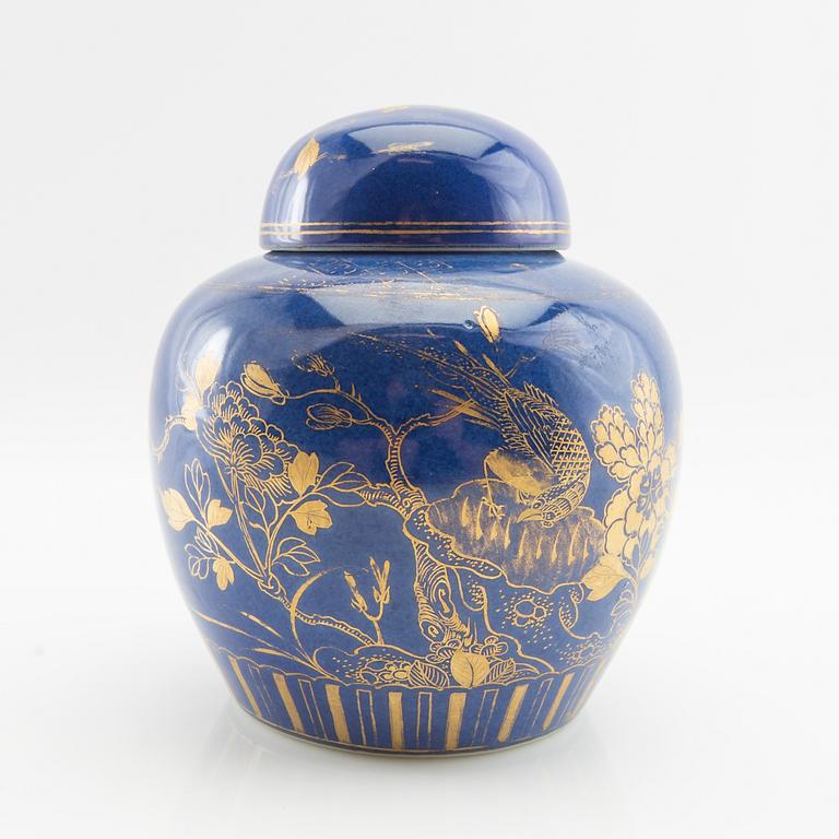 Lock urn China Kangxi style circa 1900 porcelain.