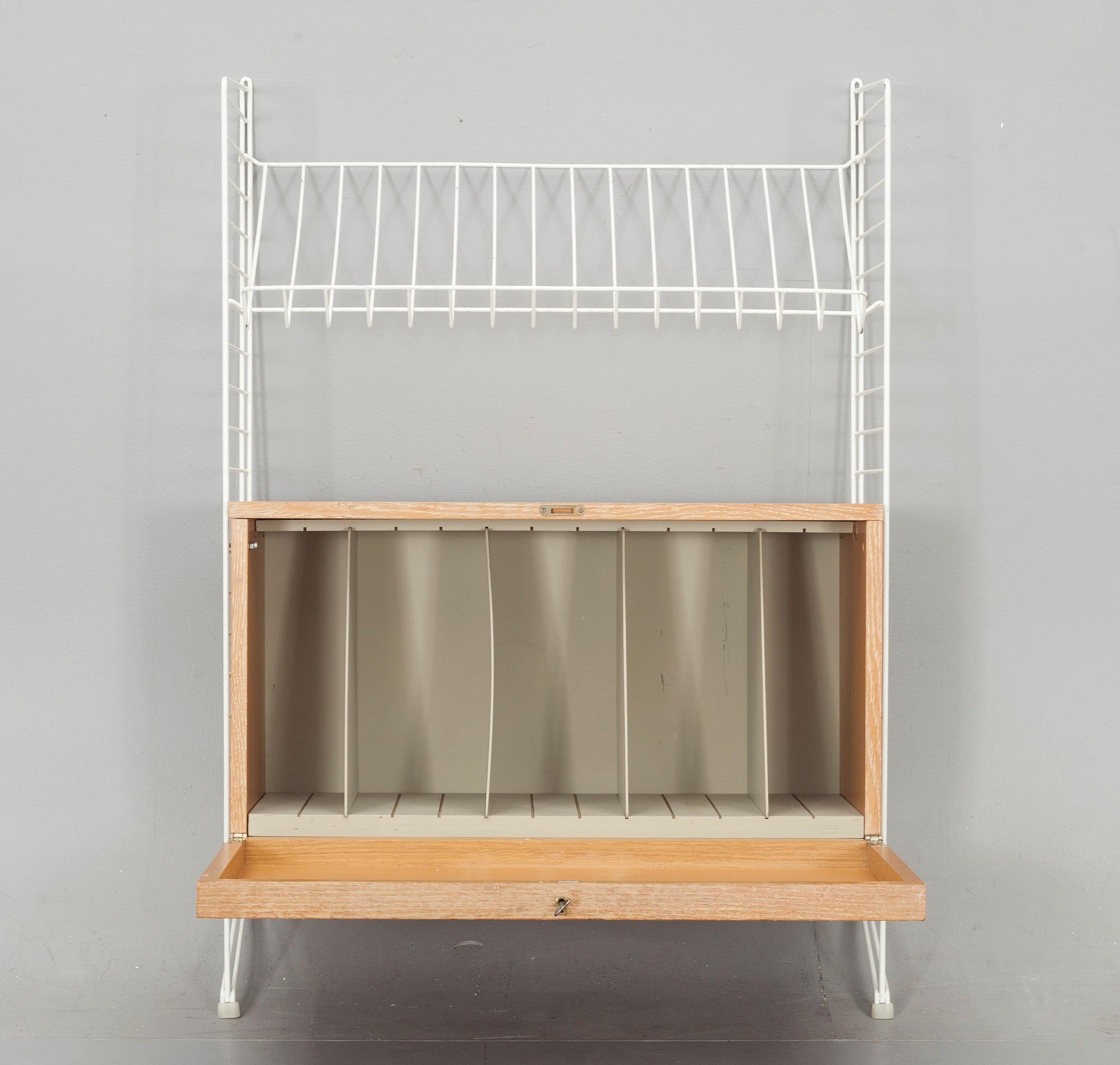 PARTI STRINGHYLLOR/GAVLAR SAMT LPSKÅP, 8 delar. Nisse Strinning för String Design AB.