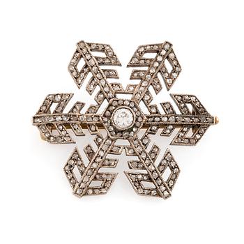 571. A Fabergé snow flake brooch, design Alma Pihl.