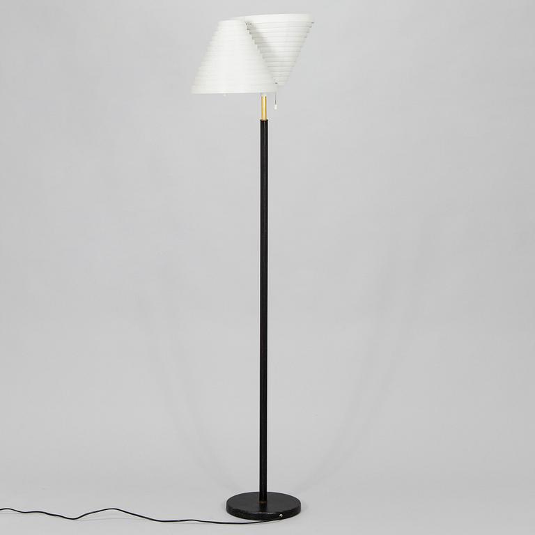 Alvar Aalto, golvlampa, modell A810, Valaistustyö, Finland, 1960-tal.