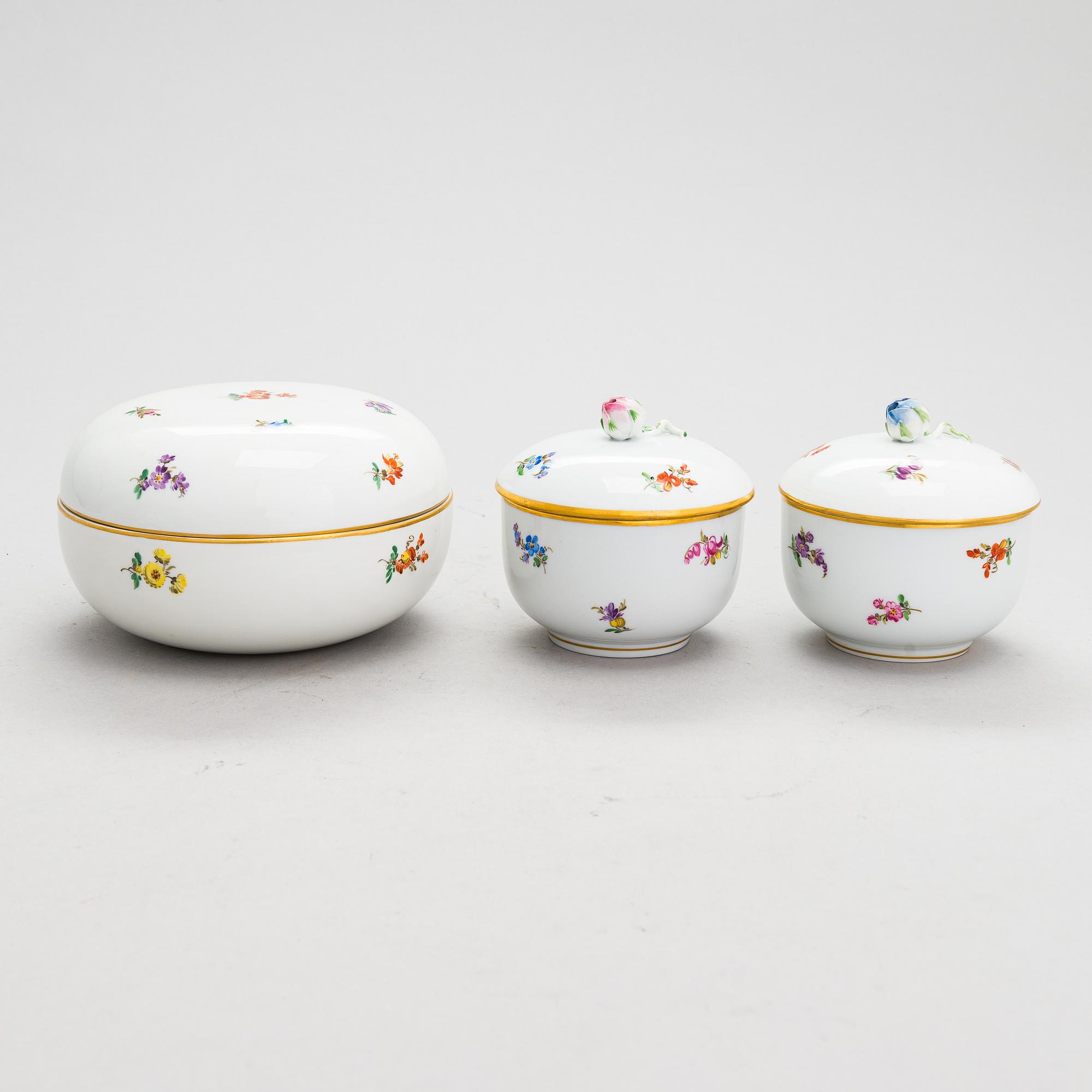 A 38-piece Meissen porcelain coffee set. 20th century.
