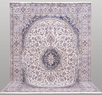 Nain part silk, 6LAA, signed, ca 392 x 300 cm.