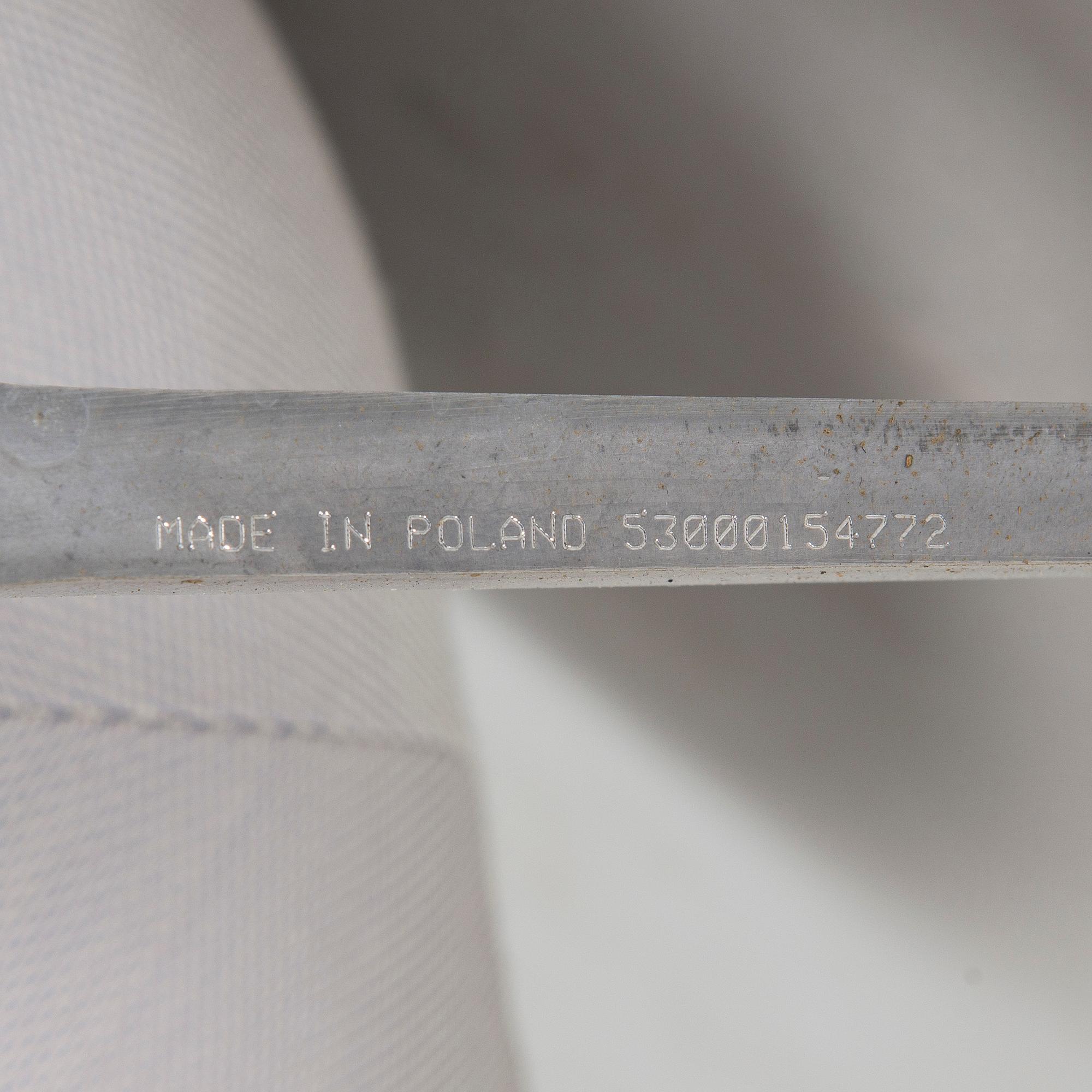 Arne Jacobsen, fåtölj, "Svanen", för Fritz Hansen, 2016.