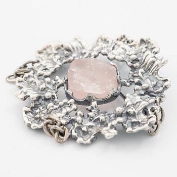Four silver jewellery pieces: three brooches and a pair of cufflinks. With rose quartz and tiger’s eye. Finnish designers.