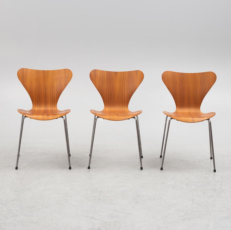 Arne Jacobsen, stolar , 3 st, "Sjuan" Fritz Hansen 2015.