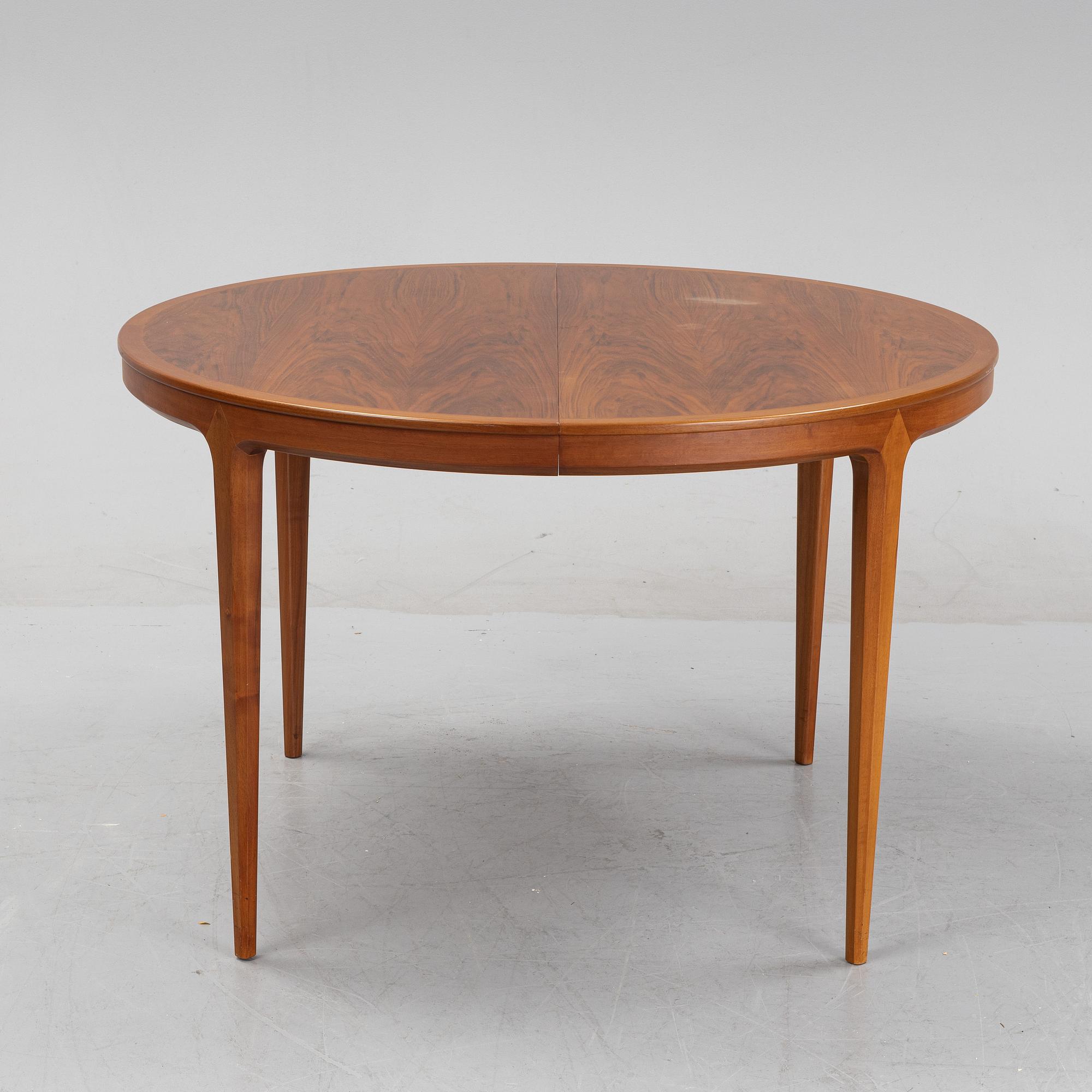 A walnut dining table by Bertil Fridhagen, Bodafors, 1960's.