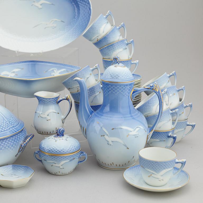 A 'Måsen' service, Bing & Grøndahl (52 pc).