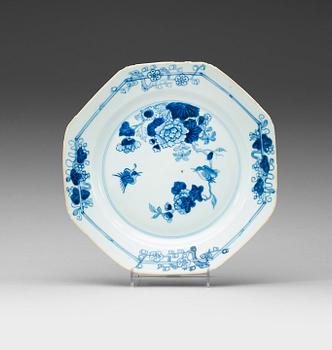 591. A set of 12 blue and white dinner plates, Qing dynasty Qianlong (1736-95).
