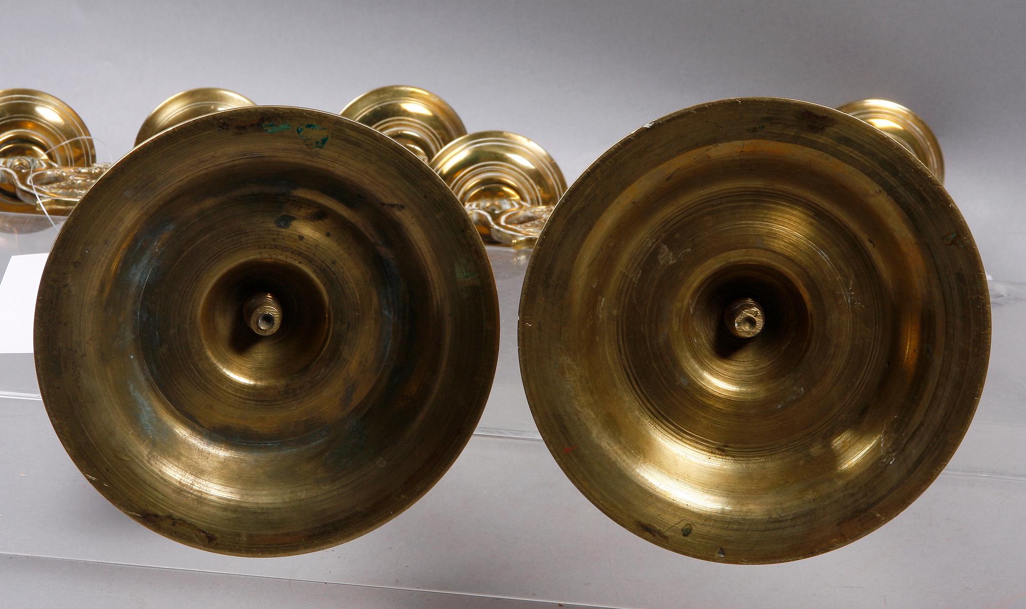 KANDELABRAR, ett par, mässing, barockstil, 1800-tal.