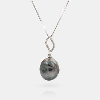 825. An 18K gold Tahitian cultured pearl pendant set with round brilliant-cut diamonds.