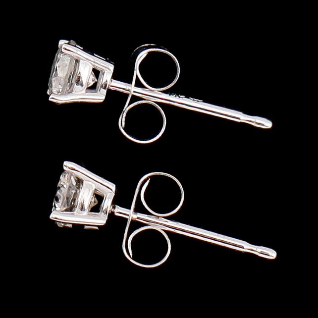 ÖRHÄNGEN, 1 par, 14 k vitguld, briljantslipade diamanter tot ca 0.40 ct.