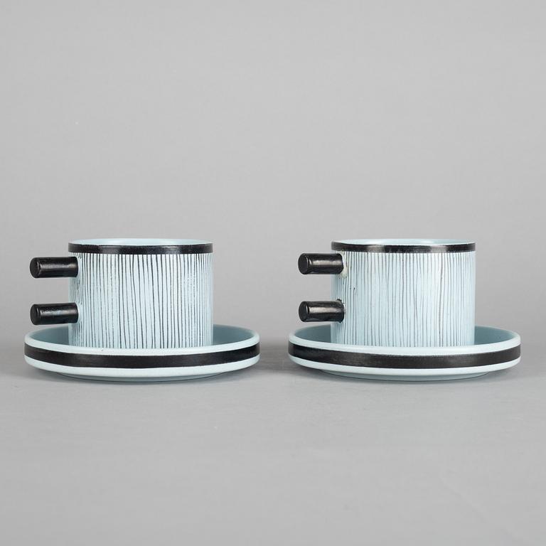 Stig Lindberg, a pair of faience tea cups with saucers, model 200, Gustavsberg studio.