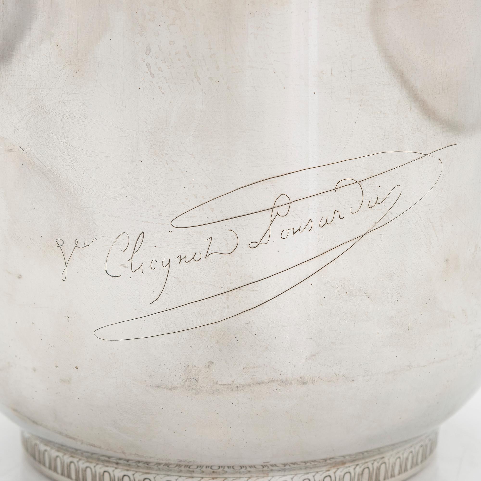 A Veuve Clicquot Ponsardin champagne cooler.