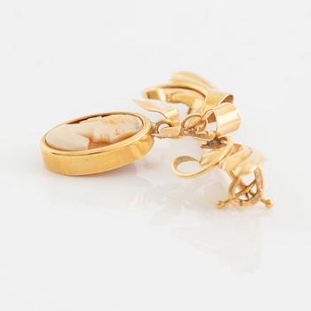 18K gold and shell cameo brooch.