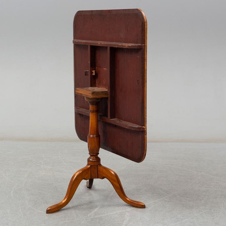 A first half of the 19th Centuiy tilt top table.