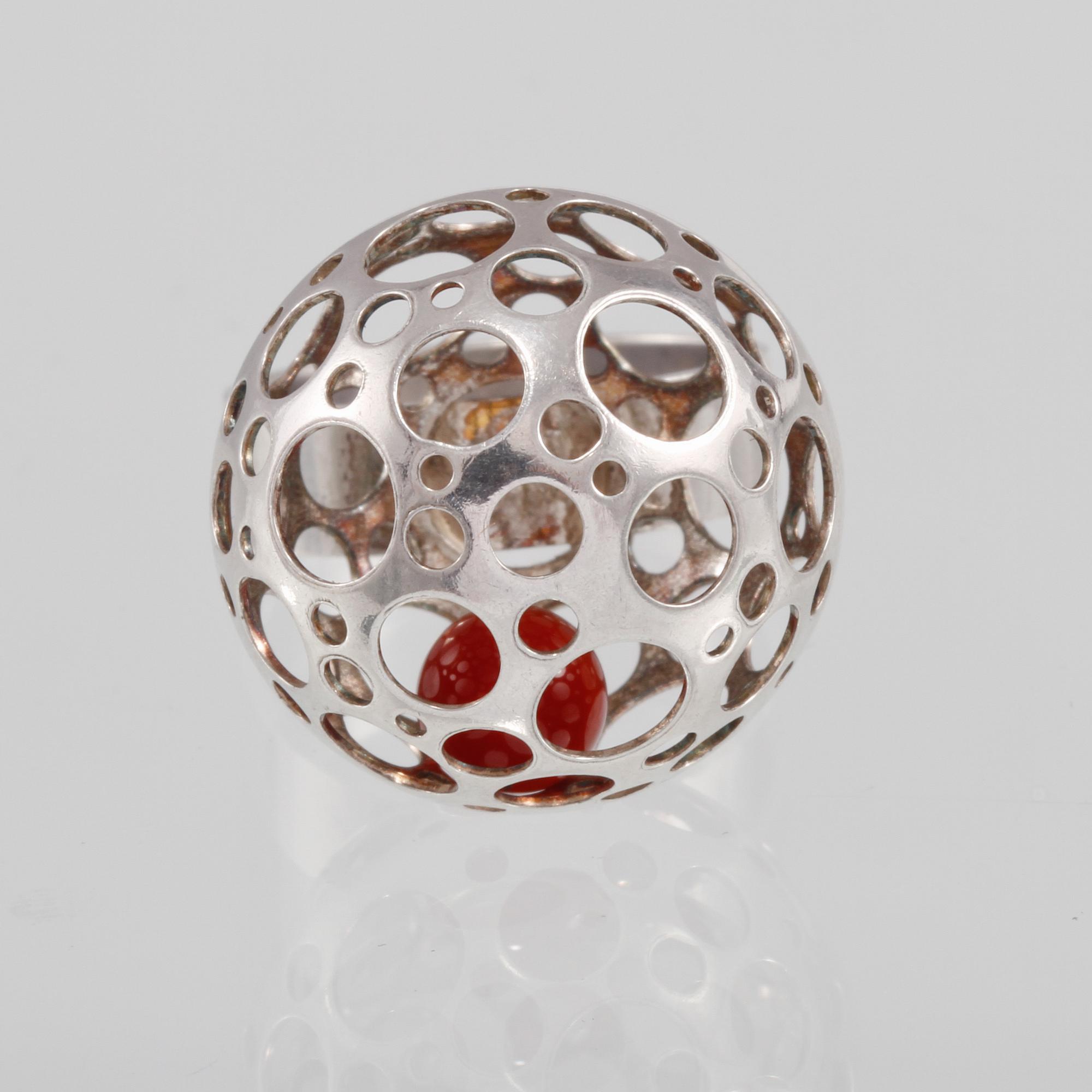 RING, sterlingsilver, Liisa Vitali, N.Westerback, Helsingfors, 1973. Vikt 4,4 gram.