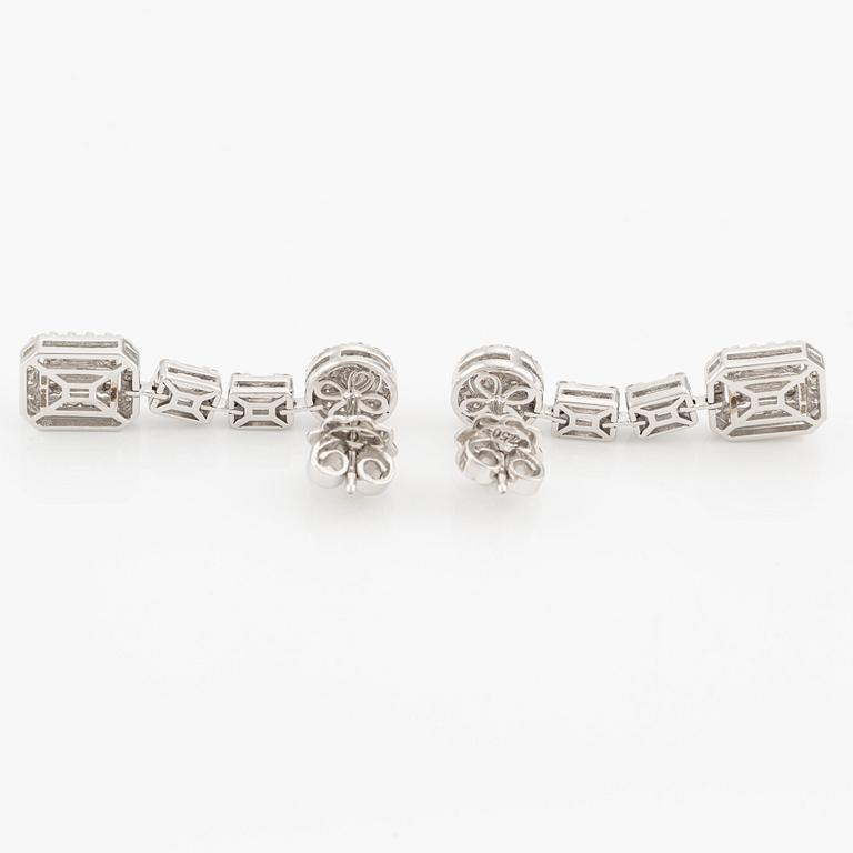 Earrings, 18K white gold with baguette and brilliant cut diamonds.